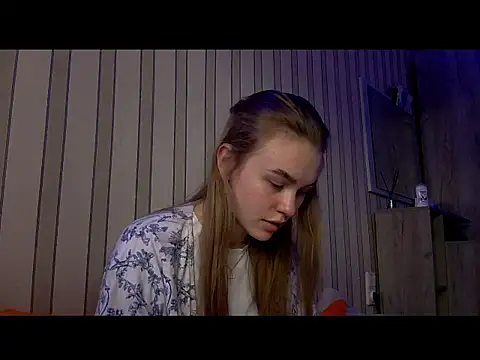 melissashineee online show from February 17, 10:45 am