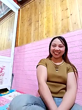 Snapshot of Pretty_girl_2 chatting on February 16, 8:54 am Pretty girl 2 online show from February 16, 8:54 am