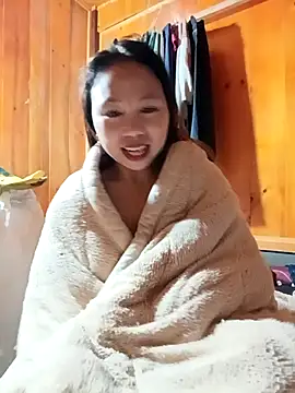 Snapshot of Pretty_girl_2 chatting on February 21, 1:17 am Pretty girl 2 online show from February 21, 1:17 am