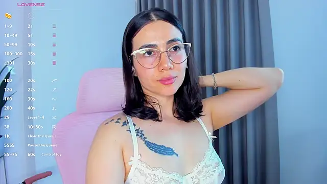 sara ospina22 online show from May 7, 6:57 pm