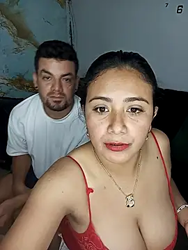 Snapshot of Gissele_Rubi chatting on February 14, 10:39 pm Gissele Rubi online show from February 14, 10:39 pm