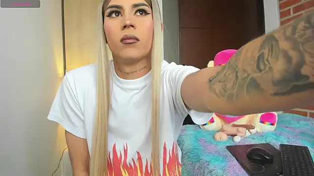 Snapshot of alisoondrean_ chatting on February 23, 6:49 pm alisoondrean online show from February 23, 6:49 pm