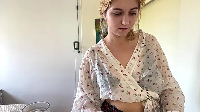 Snapshot of Sophiasnarl chatting on February 21, 7:26 pm Sophiasnarl online show from February 21, 7:26 pm