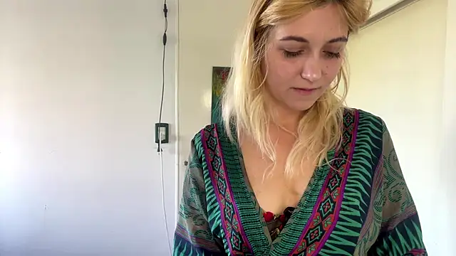 Snapshot of Sophiasnarl chatting on February 25, 8:07 pm Sophiasnarl online show from February 25, 8:07 pm