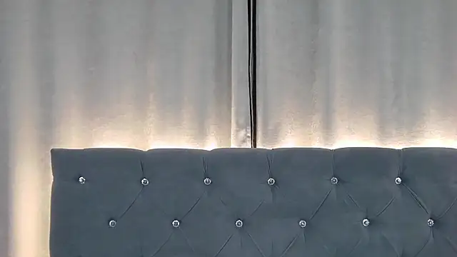 Snapshot of VikkyVonn chatting on May 7, 11:59 am VikkyVonn online show from May 7, 11:59 am