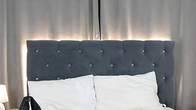 Snapshot of VikkyVonn chatting on May 28, 11:07 am VikkyVonn online show from May 28, 11:07 am