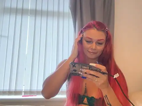 Snapshot of FoxyValentine chatting on June 27, 12:22 pm FoxyValentine online show from June 27, 12:22 pm