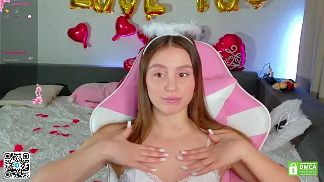 Snapshot of KateNickson chatting on February 15, 5:15 am KateNickson online show from February 15, 5:15 am