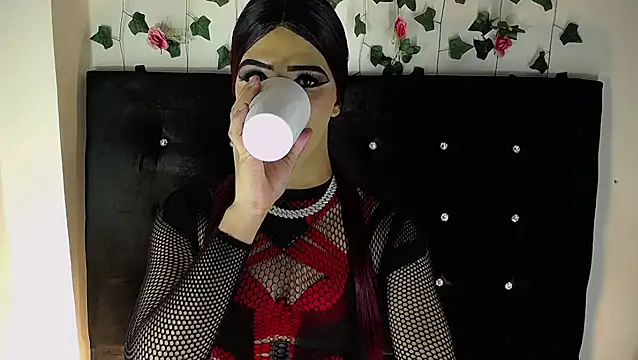 Kristal Queen01 online show from April 14, 8:31 am