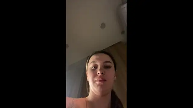 Snapshot of LunaCurlly chatting on February 24, 3:32 pm LunaCurlly online show from February 24, 3:32 pm