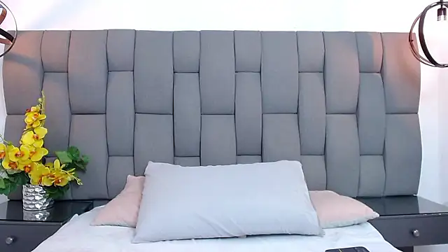 Snapshot of lunavarela chatting on March 1, 12:51 pm lunavarela online show from March 1, 12:51 pm