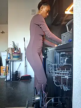 Snapshot of Cinnamonbunn chatting on February 27, 11:16 pm Cinnamonbunn online show from February 27, 11:16 pm