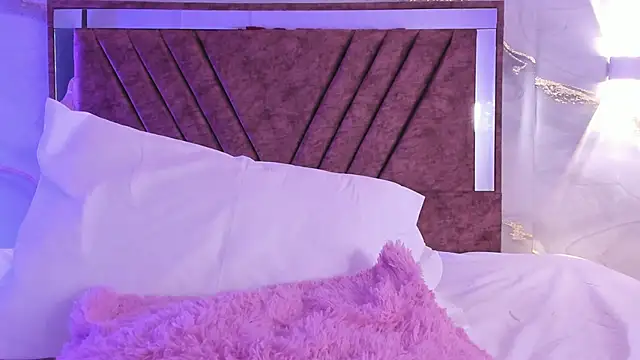 lily phillips  online show from February 20, 6:26 am