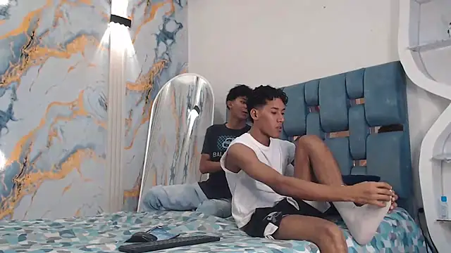 GREEN BOYS online show from April 12, 7:19 pm