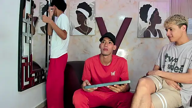 GREEN BOYS online show from April 27, 7:34 pm