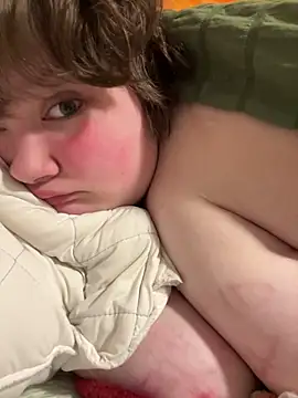 Snapshot of plushietoy chatting on February 21, 2:40 pm plushietoy online show from February 21, 2:40 pm