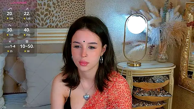 Snapshot of LanaLedger chatting on June 6, 10:53 am LanaLedger online show from June 6, 10:53 am