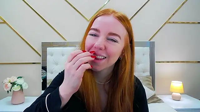 Snapshot of AmberrFire chatting on March 1, 7:21 am AmberrFire online show from March 1, 7:21 am