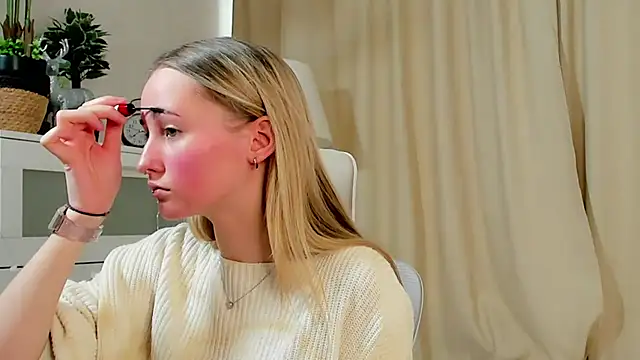 Snapshot of TraceeRebollar chatting on February 17, 11:18 am TraceeRebollar online show from February 17, 11:18 am