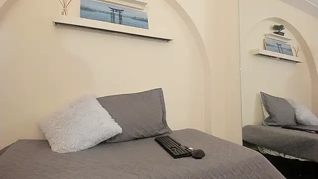 alicee  whitee online show from February 18, 8:49 pm