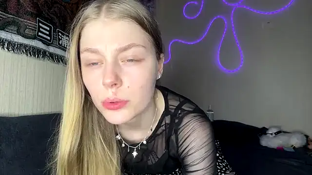 CassandraMur online show from February 18, 5:09 pm