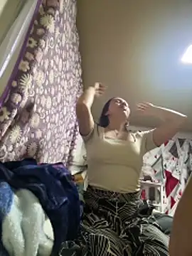 Valentinacouple online show from April 16, 10:56 pm