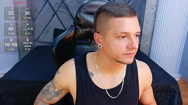 Snapshot of TYSONRICH1 chatting on February 25, 8:51 pm TYSONRICH1 online show from February 25, 8:51 pm