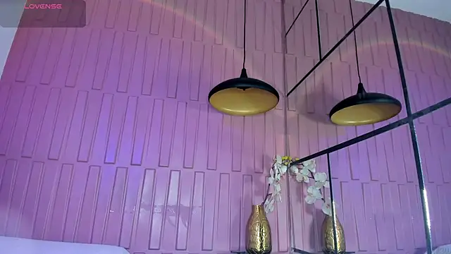 Snapshot of Nani_Roman chatting on February 21, 12:28 pm Nani Roman online show from February 21, 12:28 pm