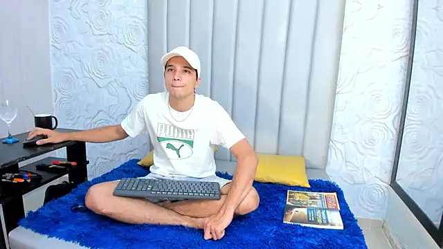 Snapshot of bad_boy_cum_ chatting on February 18, 3:57 am bad boy cum online show from February 18, 3:57 am