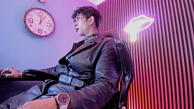 Snapshot of Maximoking26 chatting on February 19, 4:19 am Maximoking26 online show from February 19, 4:19 am