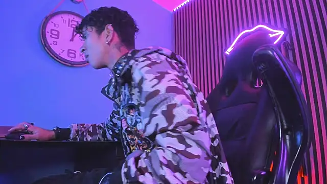 Snapshot of Maximoking26 chatting on February 20, 4:09 am Maximoking26 online show from February 20, 4:09 am