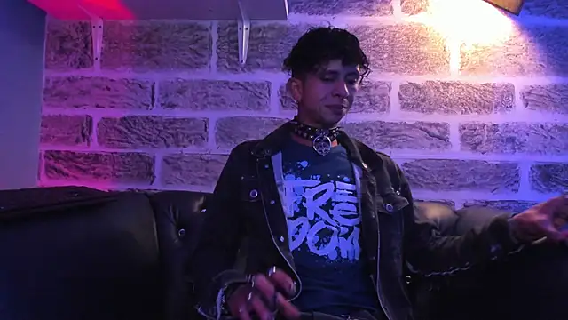 Snapshot of Maximoking26 chatting on February 26, 4:22 am Maximoking26 online show from February 26, 4:22 am