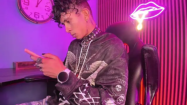 Snapshot of Maximoking26 chatting on March 2, 3:52 am Maximoking26 online show from March 2, 3:52 am