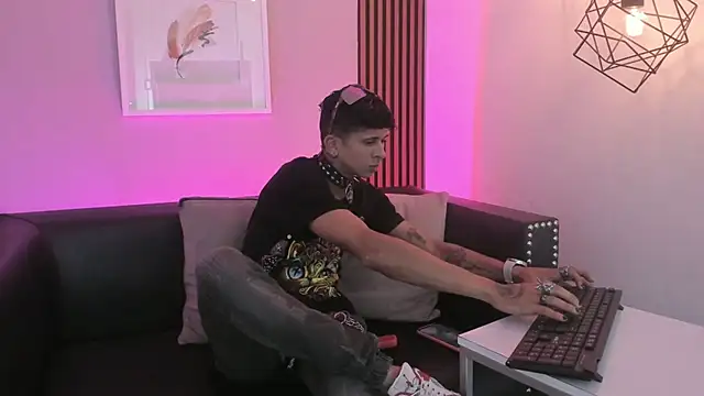 Maximoking26 online show from July 17, 1:56 am