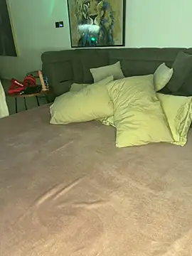 rafapradodxb online show from February 17, 9:21 pm