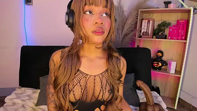 Tylla   online show from April 4, 4:00 am