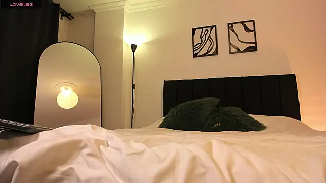 maite evanss online show from April 15, 2:07 am