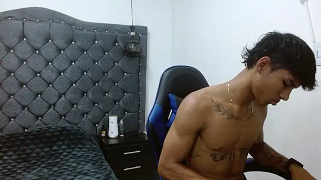 Snapshot of luka_big18 chatting on March 1, 2:46 am luka big18 online show from March 1, 2:46 am