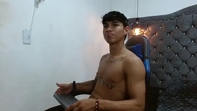 Snapshot of luka_big18 chatting on March 8, 3:21 am luka big18 online show from March 8, 3:21 am
