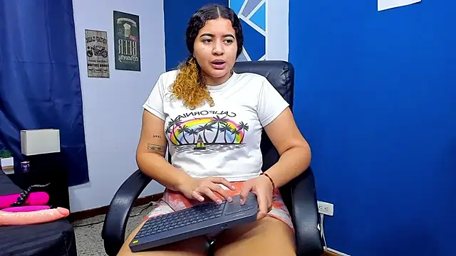 goodgirlxxl online show from March 25, 11:22 pm