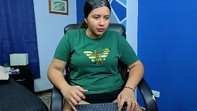 goodgirlxxl online show from April 13, 11:10 pm