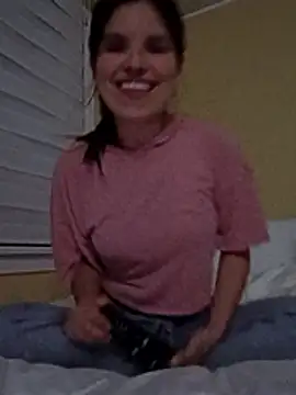 Snapshot of paradise2 chatting on February 19, 12:39 am paradise2 online show from February 19, 12:39 am