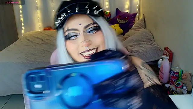 maliciaXpoison online show from April 25, 4:15 am