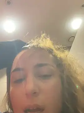 Snapshot of kate_nicepops999114 chatting on February 20, 7:43 am kate nicepops999114 online show from February 20, 7:43 am