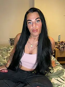 Snapshot of Darkfantisyx chatting on February 23, 5:21 pm Darkfantisyx online show from February 23, 5:21 pm