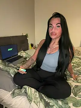 Snapshot of Darkfantisyx chatting on February 24, 6:06 pm Darkfantisyx online show from February 24, 6:06 pm