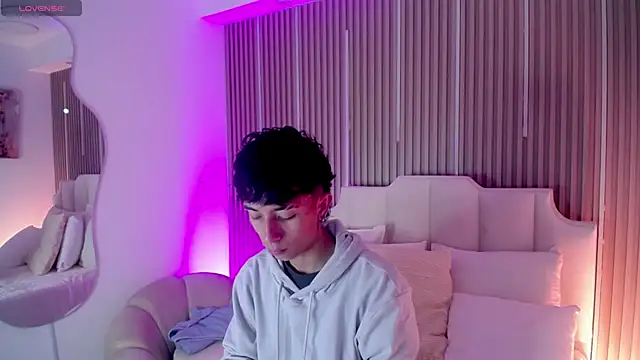 Snapshot of Aiden_Rivers_ chatting on March 1, 1:02 pm Aiden Rivers online show from March 1, 1:02 pm