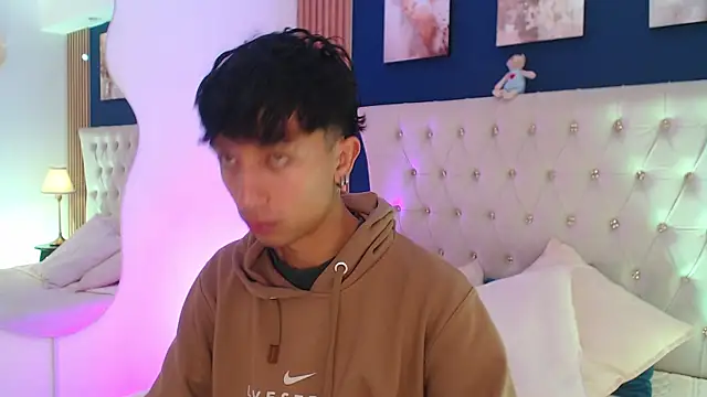 Aiden Rivers  online show from April 13, 12:54 pm