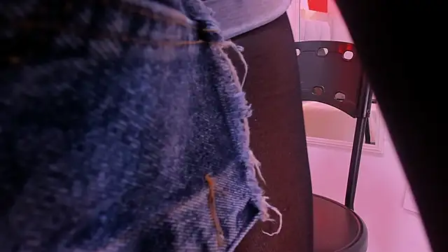 Snapshot of Kendal_hot69_ chatting on February 21, 7:37 pm Kendal hot69 online show from February 21, 7:37 pm