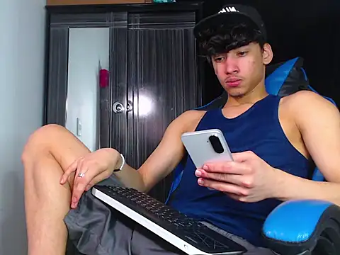 Snapshot of Lyam_Russo chatting on February 26, 7:02 pm Lyam Russo online show from February 26, 7:02 pm